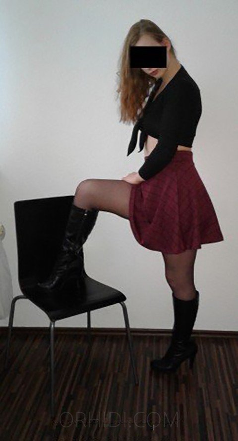 Meet Amazing Vanessa (19) - Teenie: Top Escort Girl - model preview photo 1 