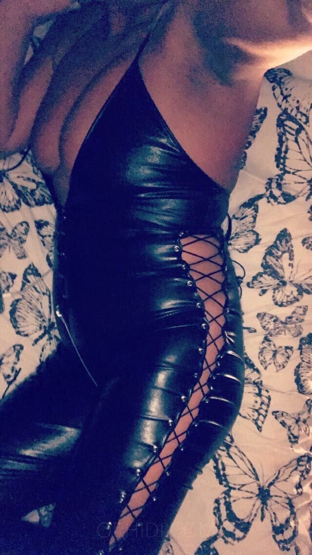 Faszinierende BDSM Escort in Toronto - model photo Sexy-Milf-Melanie