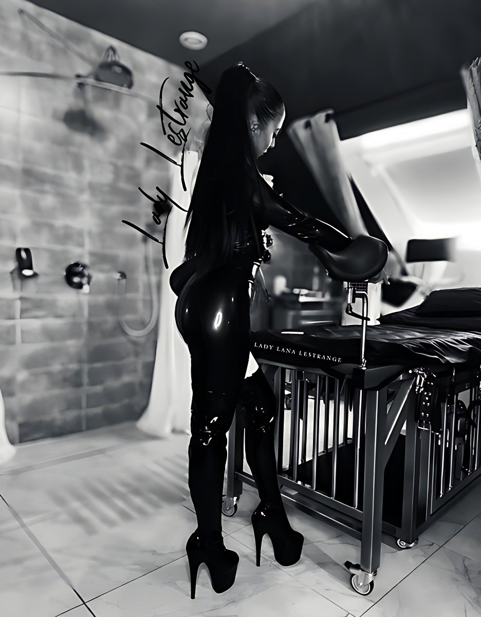 Treffen Sie Amazing Domina Lady Lestrange: Top Eskorte Frau - model preview photo 2 