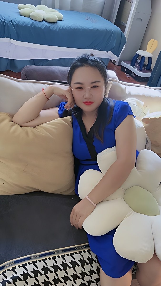 Treffen Sie Amazing Feifei Aus China: Top Eskorte Frau - model preview photo 2 