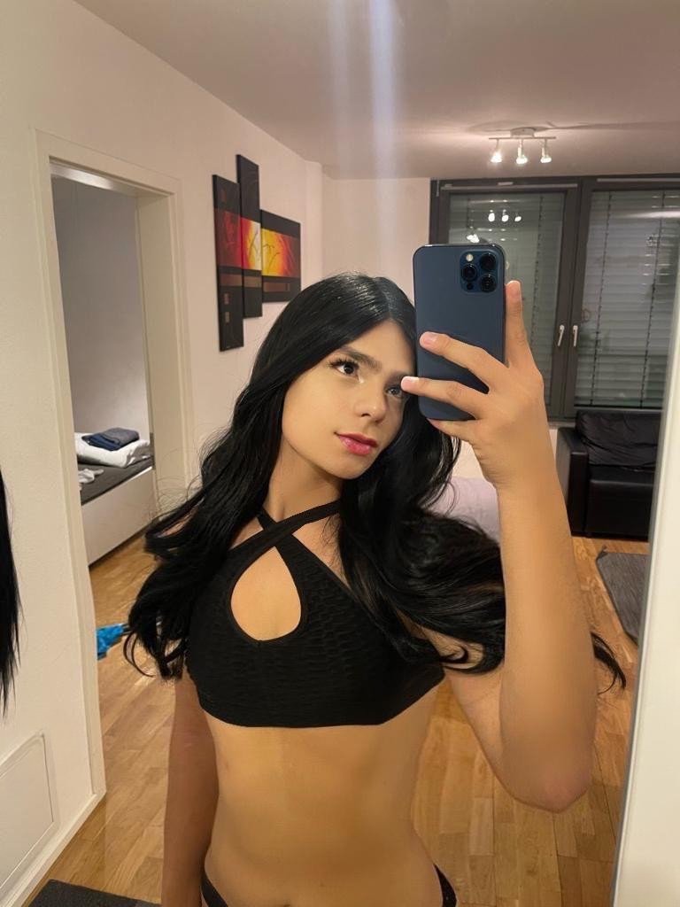 Treffen Sie Amazing Young Latina With Amazing Ass: Top Eskorte Frau - model preview photo 2 