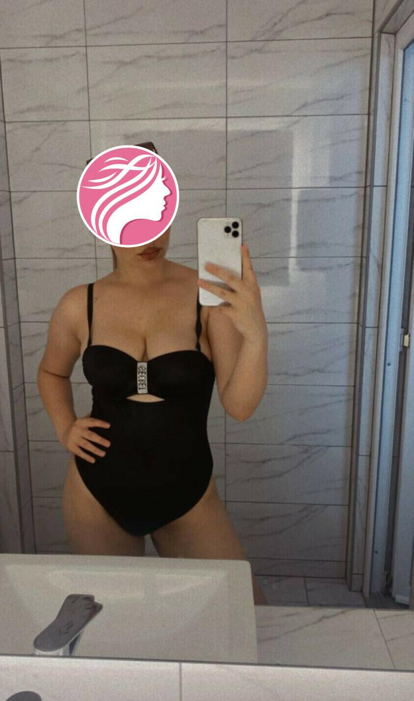 Europ?isch Escort  (Huren, Nutten) in Villach, K?rnten. - model photo Chrisi