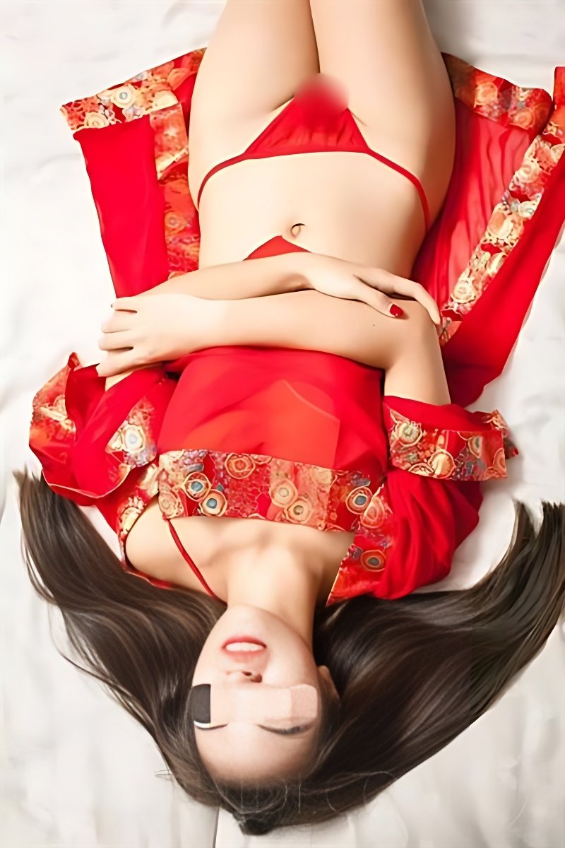 Asian escort in Offenbach - model photo MIMI aus Japan - GANZ NEU!