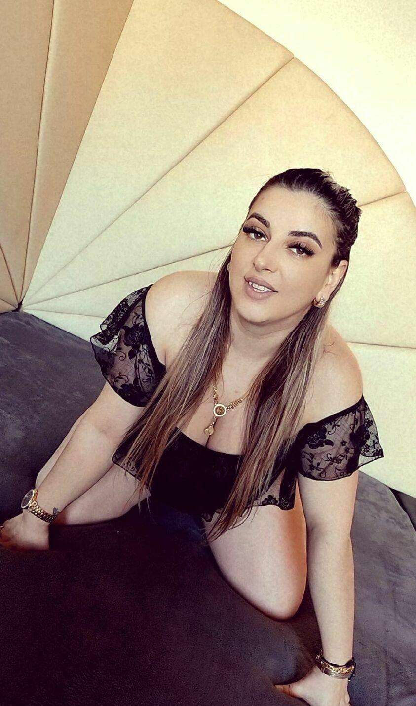 Lesbisch Escort  (Huren, Nutten) in Villach, K?rnten. - model photo Hellena