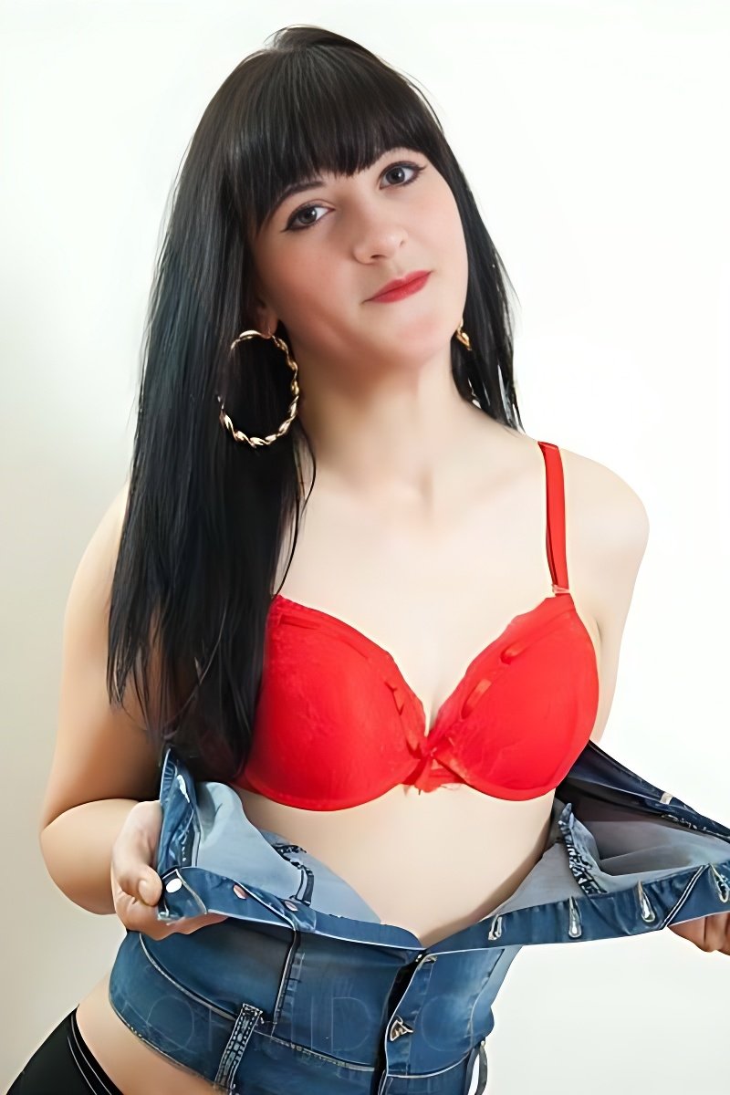 Meet Amazing Luna AV: Top Escort Girl - model preview photo 1 
