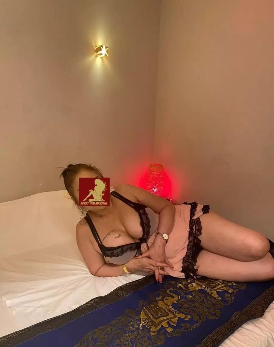 Meet Amazing Karin Geeft Heerlijke Thaise Massage Met Happy End: Top Escort Girl - model preview photo 2 