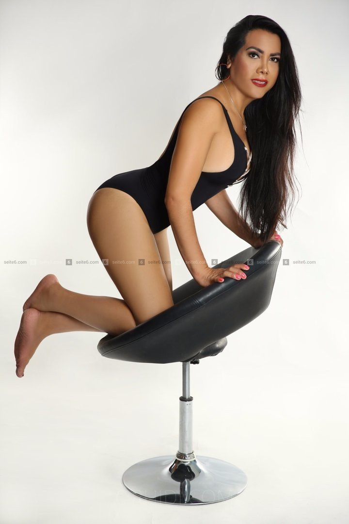 Meet Amazing Trans Adriana: Top Escort Girl - model preview photo 2 