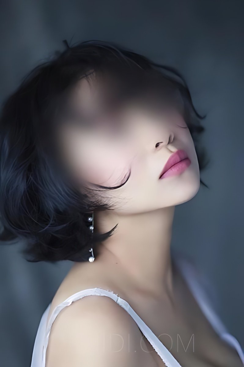 Treffen Sie Amazing AIKO: Top Eskorte Frau - model preview photo 1 