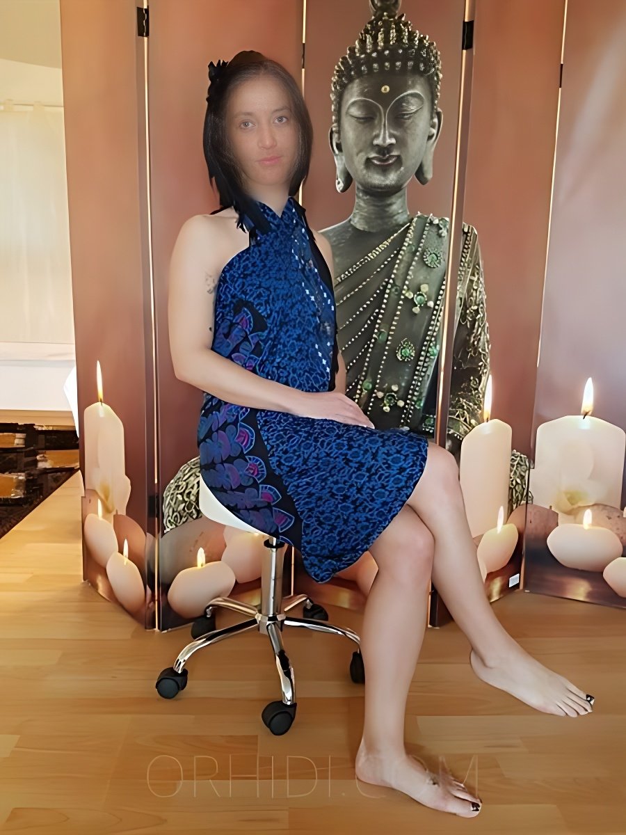 Asian escort in Essen - model photo TANTRA MASSAGE JASMIN