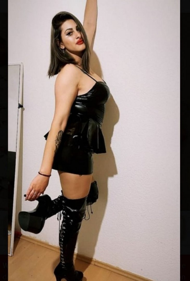 Treffen Sie Amazing Iulia: Top Eskorte Frau - model preview photo 2 