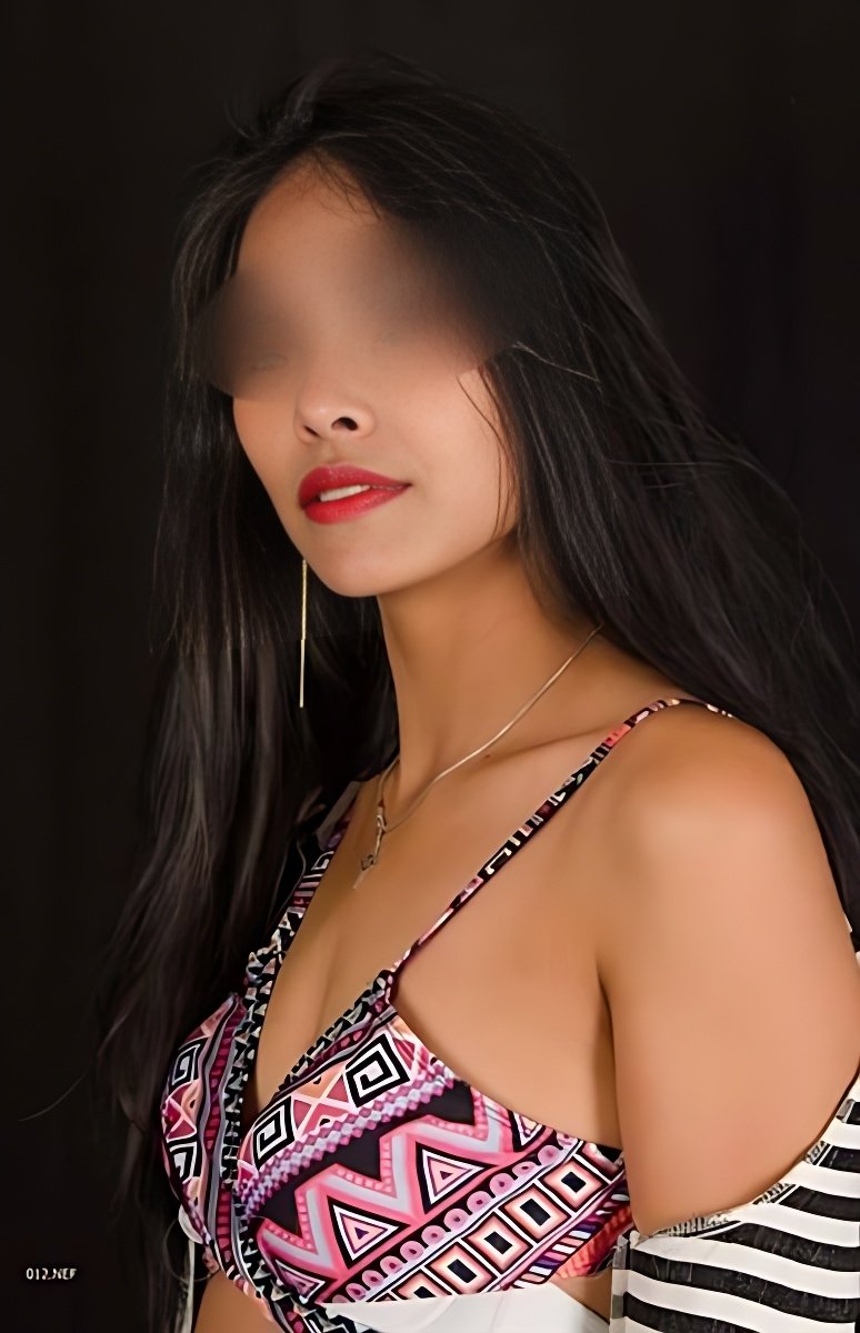 Find Escort Service in Großrosseln and Enjoy Time With Pretty Girls - model photo Nana