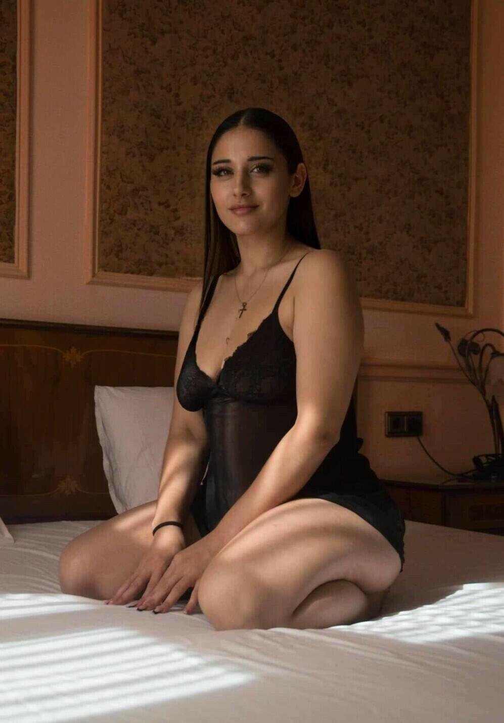 Erotic massage escort in Elsdorf - model photo Tina