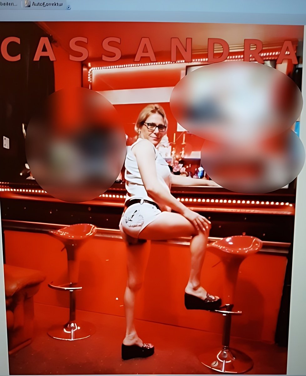 Conoce a la increíble Cassandra30: la mejor escort - model preview photo 1 