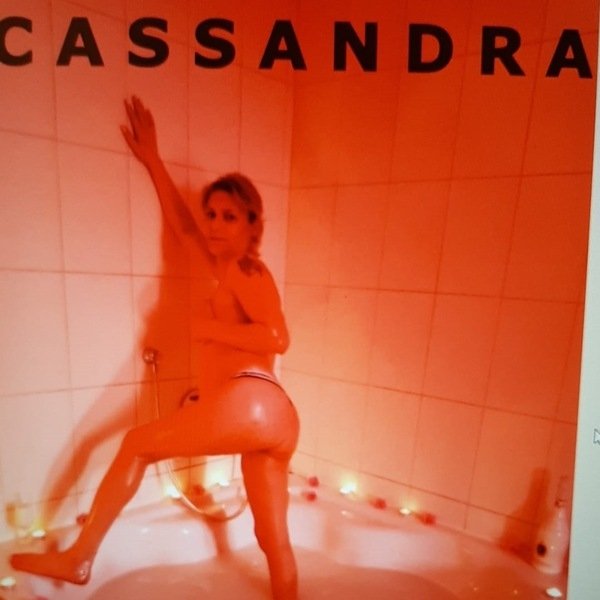 Знакомство с удивительной Cassandra30: Лучшая эскорт девушка - model preview photo 2 