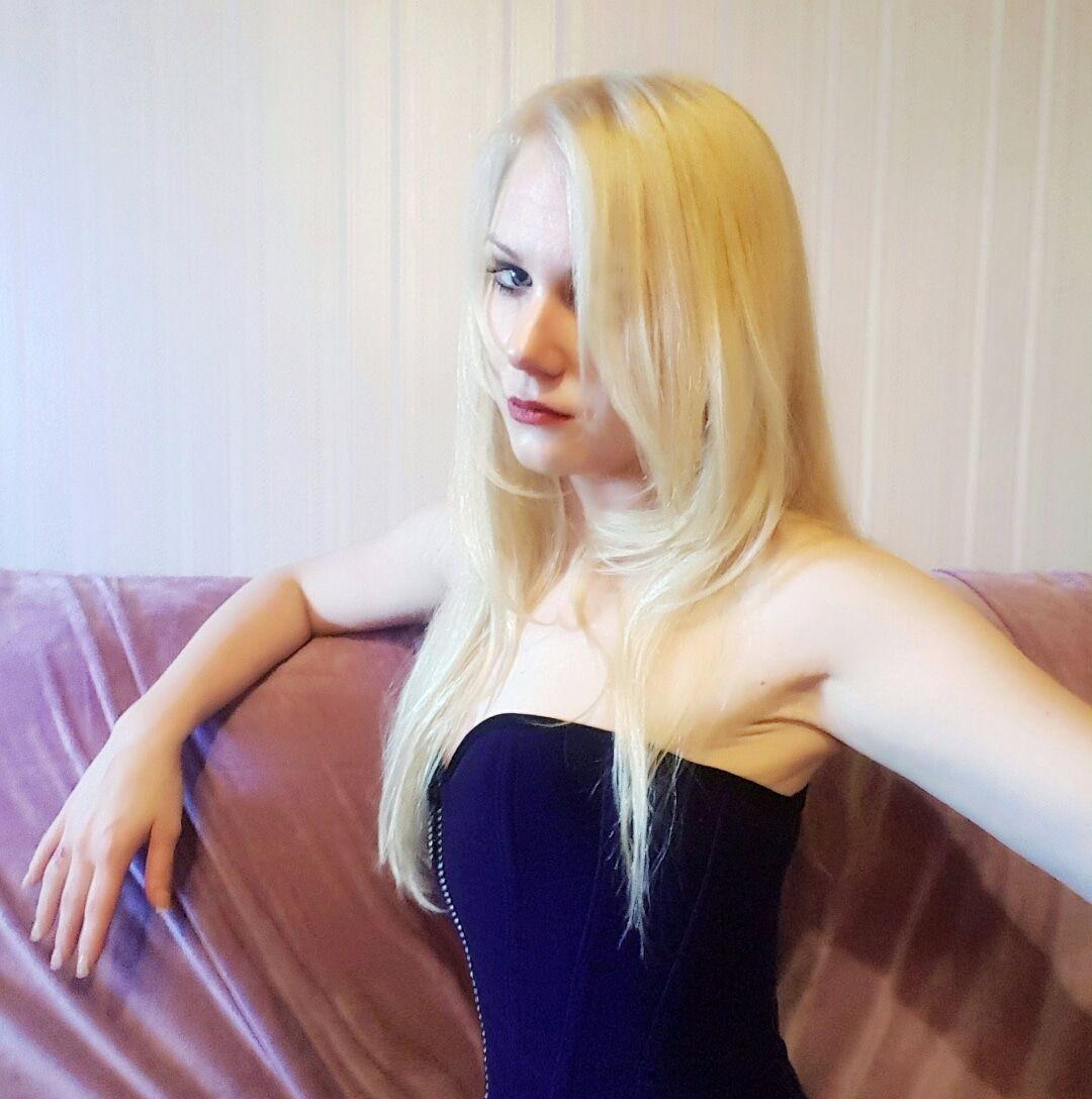 Petite Escort  (Huren, Nutten) in Innsbruck, Tirol. - model photo Lady Konstance