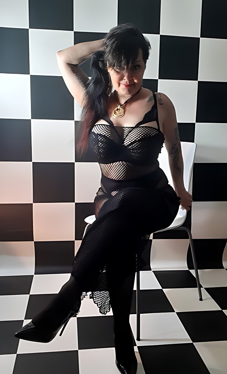 Meet Amazing Lady Saskia: Top Escort Girl - model preview photo 1 