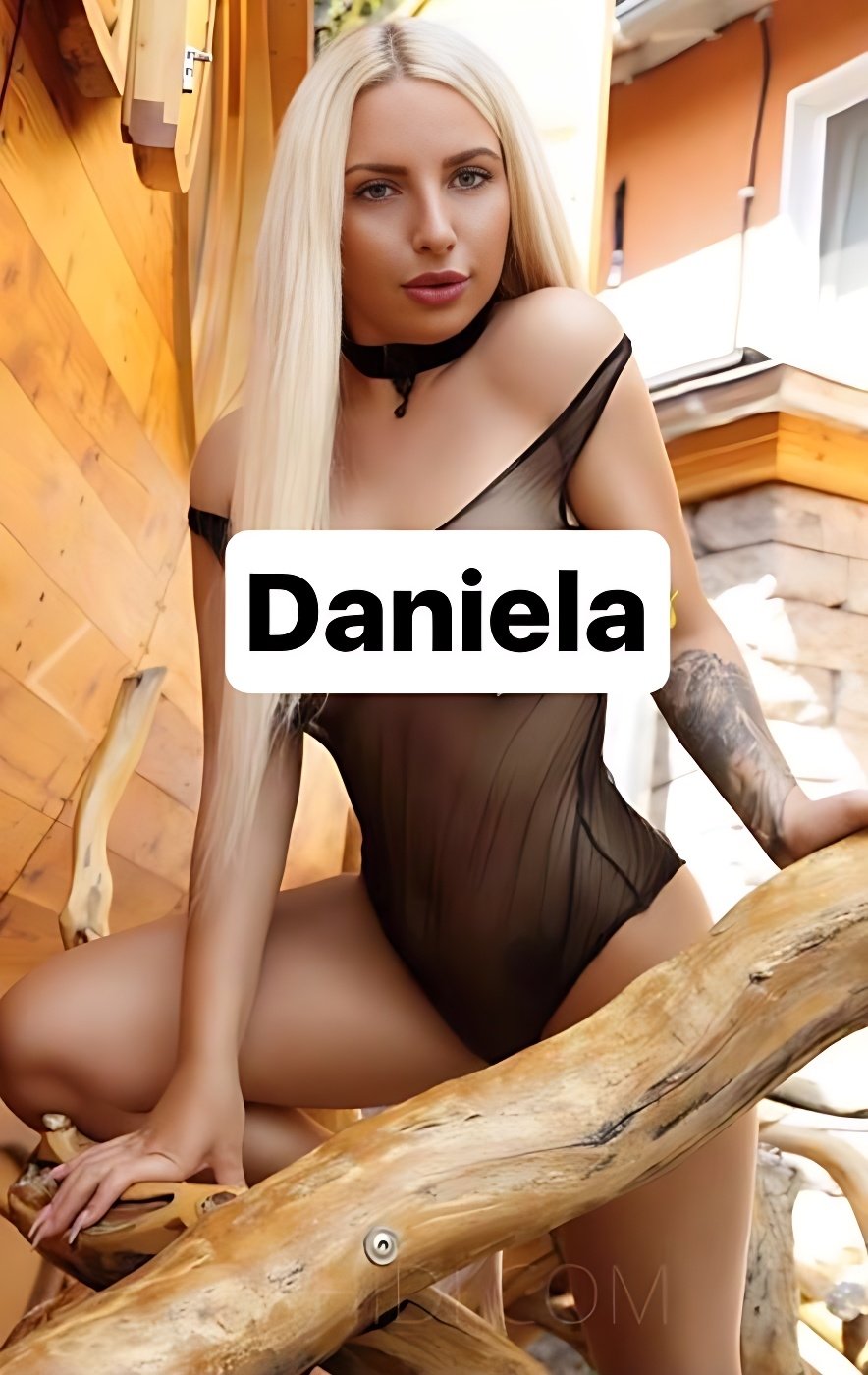 Treffen Sie Amazing Daniela: Top Eskorte Frau - model preview photo 2 