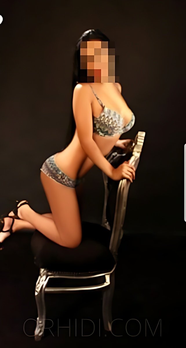 Meet Amazing Denisa: Top Escort Girl - model preview photo 2 