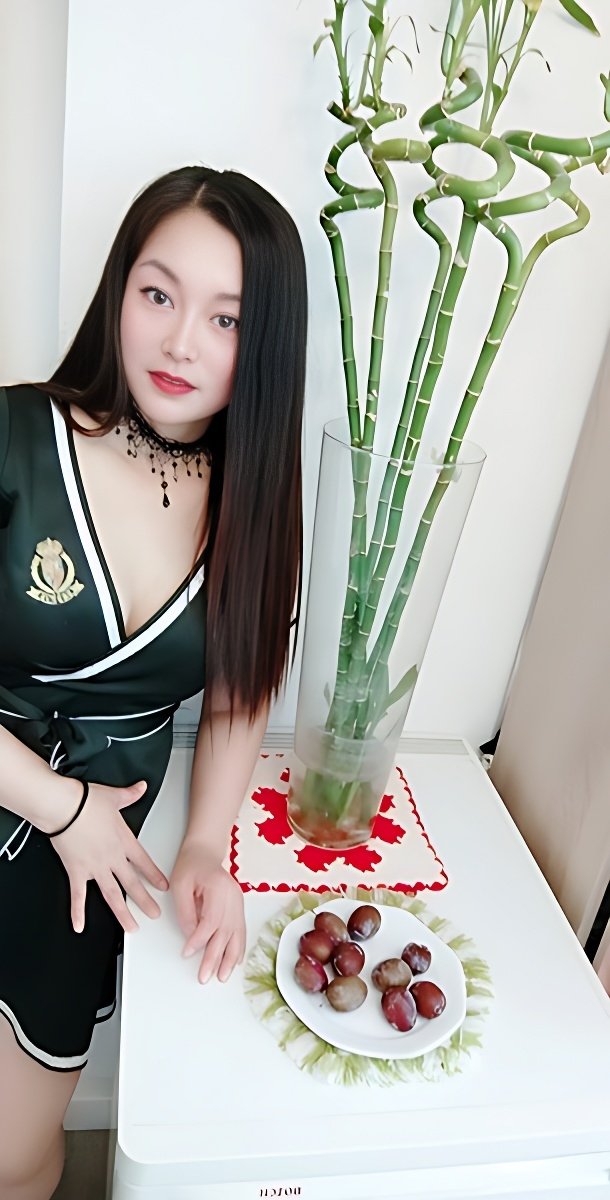 Знакомство с удивительной Xixi 100 Echte Bilder: Лучшая эскорт девушка - model preview photo 1 