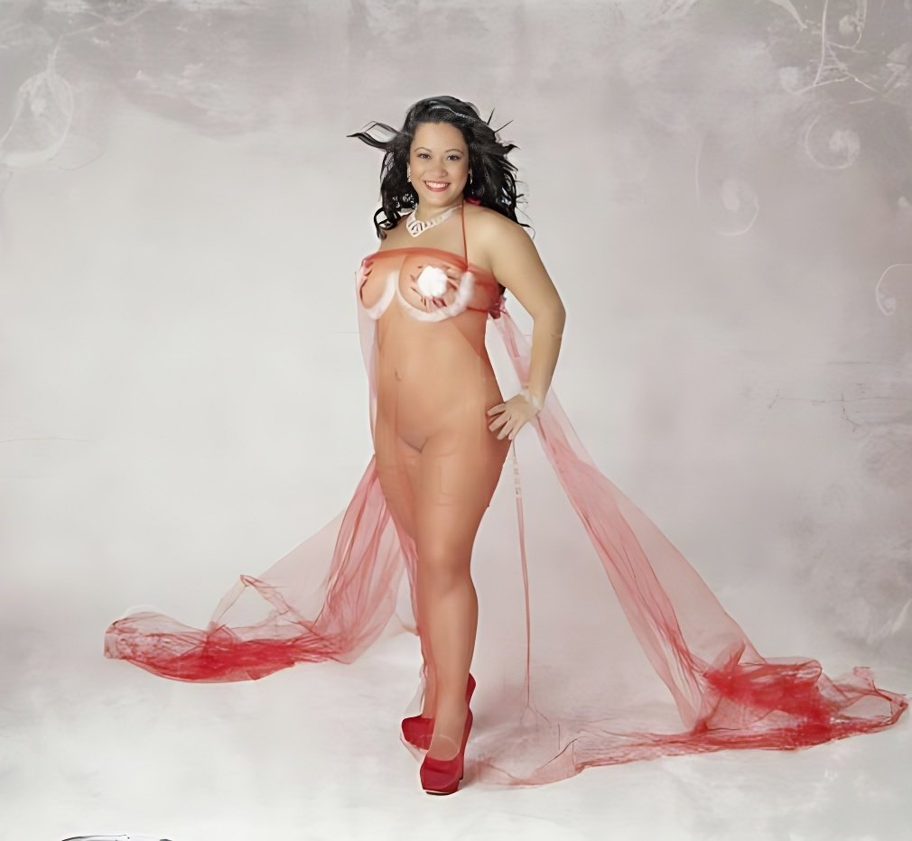 Ti presento la fantastica Brenda Brazil: la migliore escort - model preview photo 2 