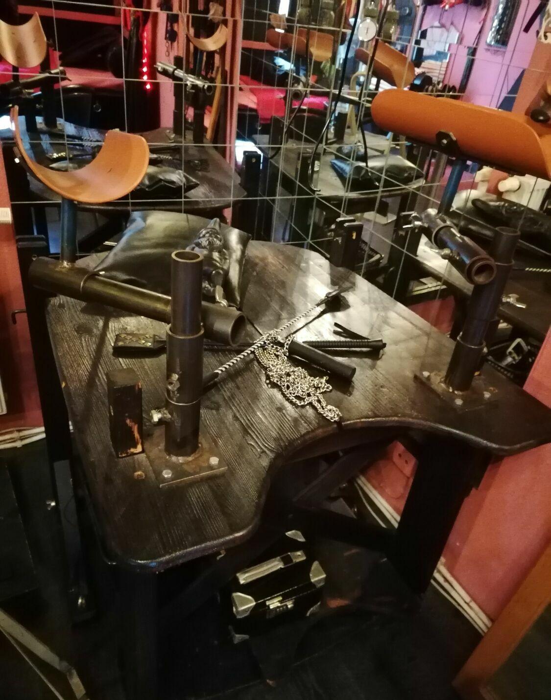 Ebenholz Escort  (Huren, Nutten) in Wiener Neustadt, Nieder?sterreich. - model photo Bose Tante
