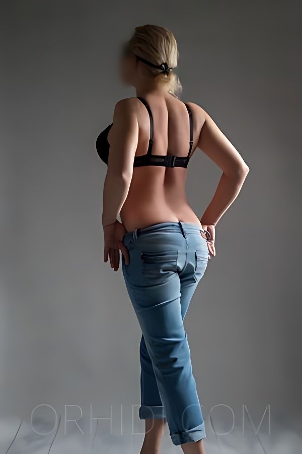 Treffen Sie Amazing Rika: Top Eskorte Frau - model preview photo 0 