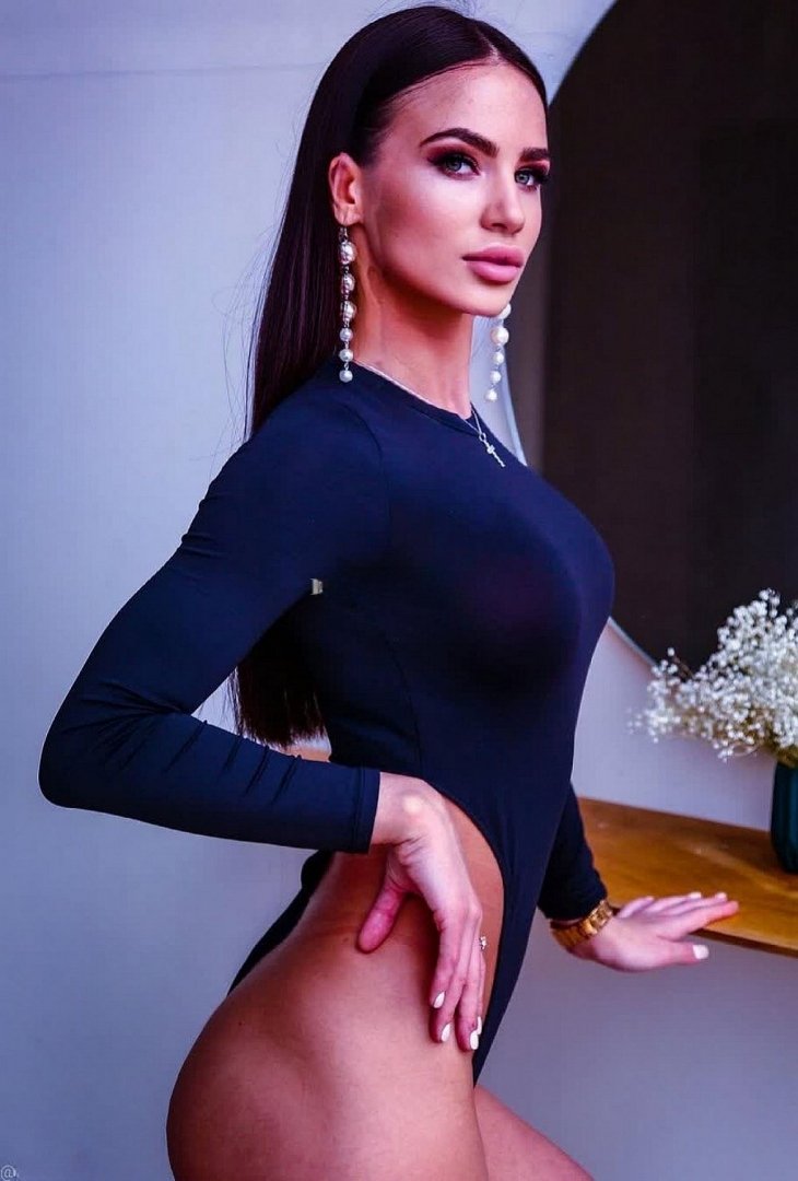 Treffen Sie Amazing Aleksandra: Top Eskorte Frau - model preview photo 2 