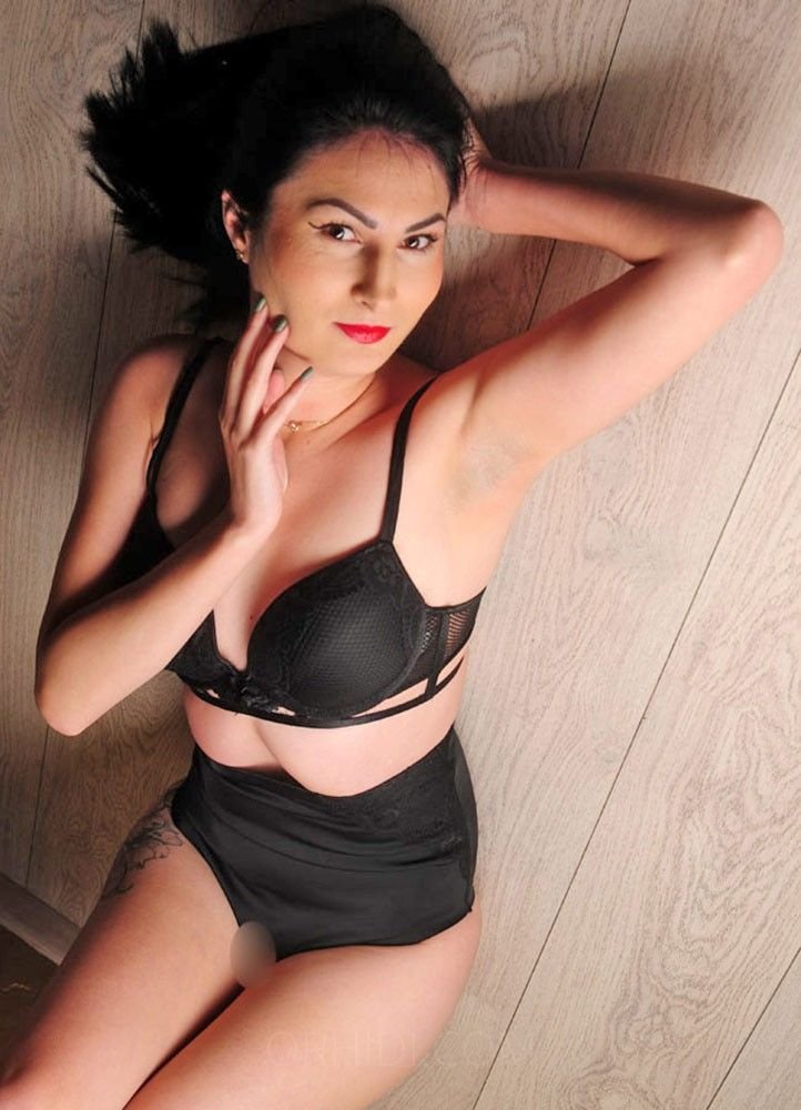 Treffen Sie Amazing Carla: Top Eskorte Frau - model preview photo 2 