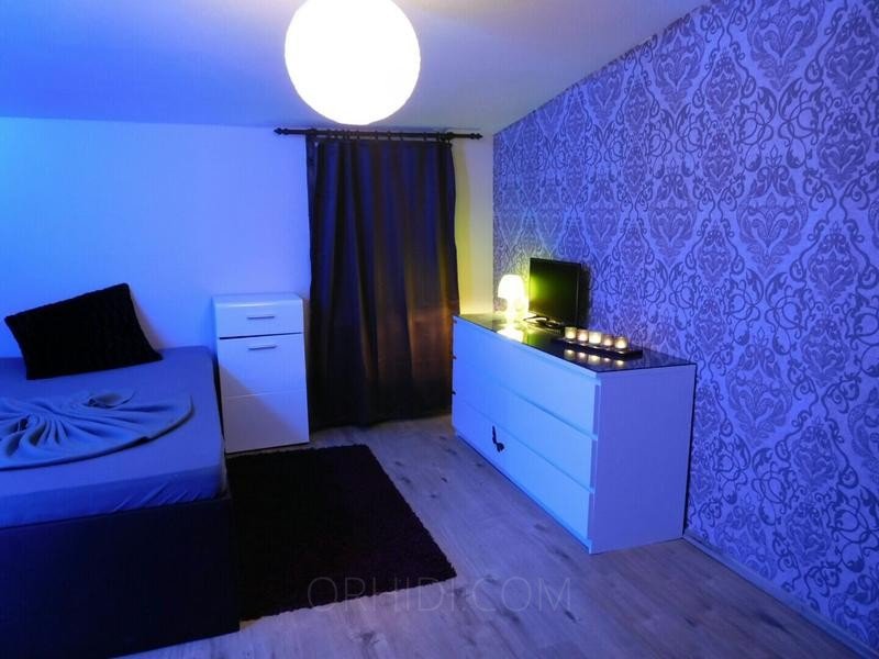 Лучшие Zimmer in diskreter Hostessenwohnung (4 Zimmer) zu vermieten! в Гамбург - place photo 5