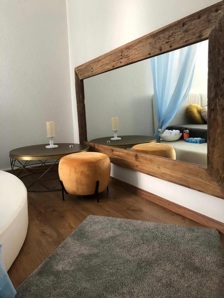 Treffen Sie Amazing Luxus Apartment Zimmervermietung In Luzern: Top Eskorte Frau - model preview photo 2 