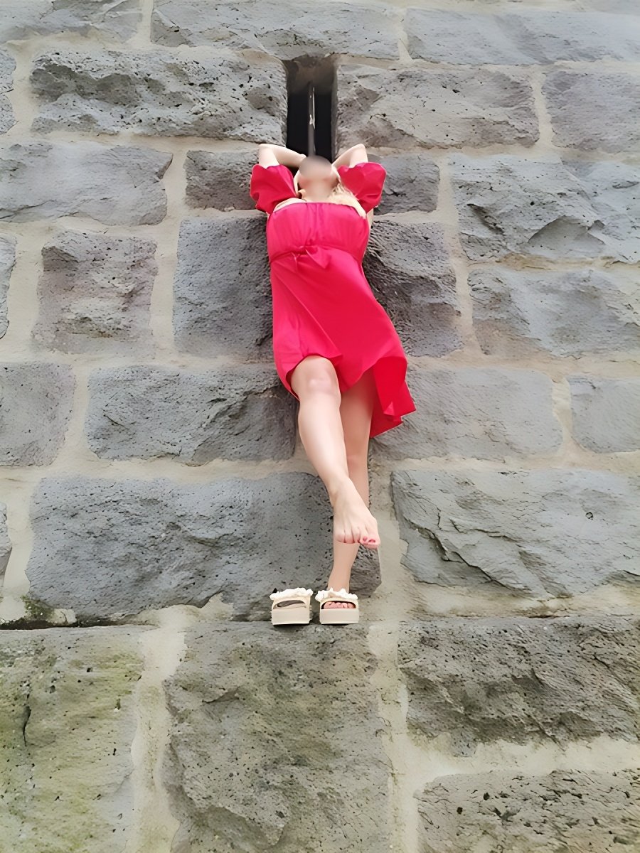 Junge Escort in Lugano - model photo Sofies Erot Massagen Spontane Termine Moglich