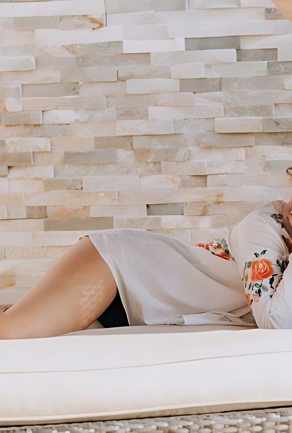 Meet Amazing Leona: Top Escort Girl - model preview photo 1 