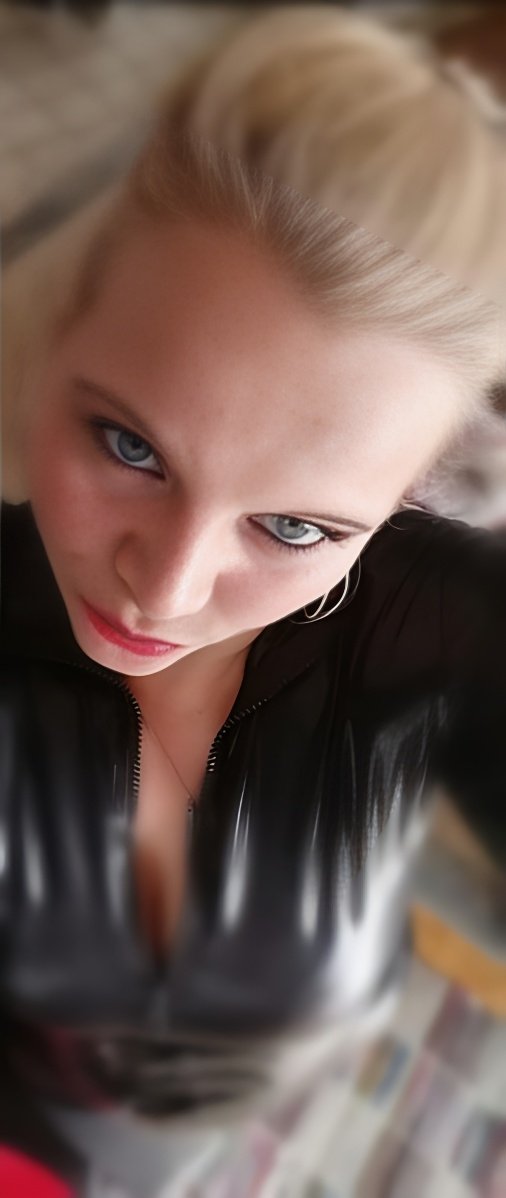 Treffen Sie Amazing Mistress Mona: Top Eskorte Frau - model preview photo 2 