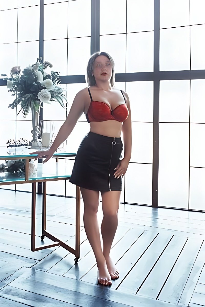 Treffen Sie Amazing Eva: Top Eskorte Frau - model preview photo 2 