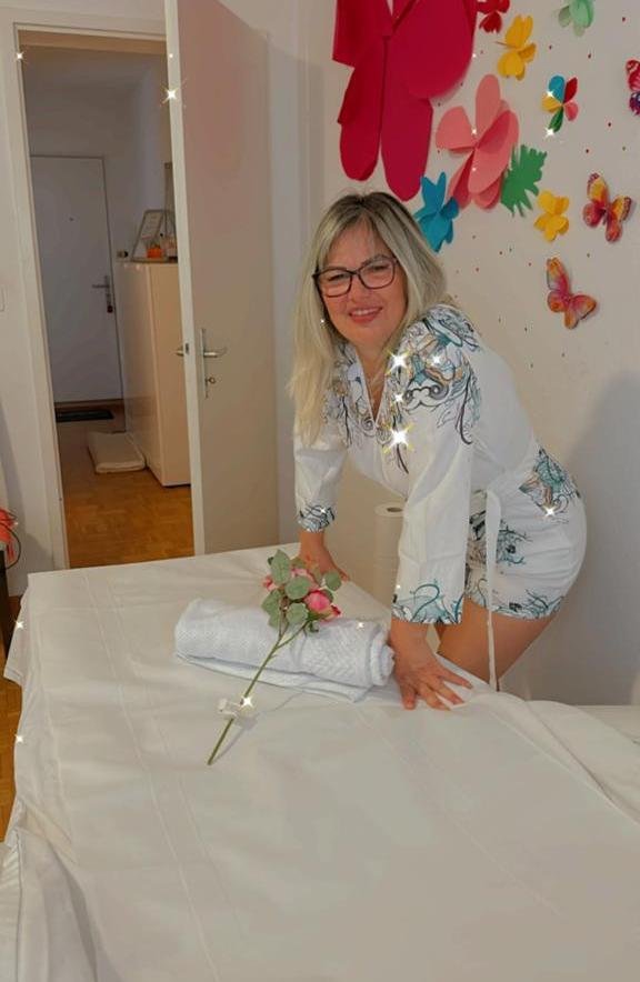 Treffen Sie Amazing Sommer Aktion Sinnliche Massage Mit Reif Huebsch Frau: Top Eskorte Frau - model preview photo 2 