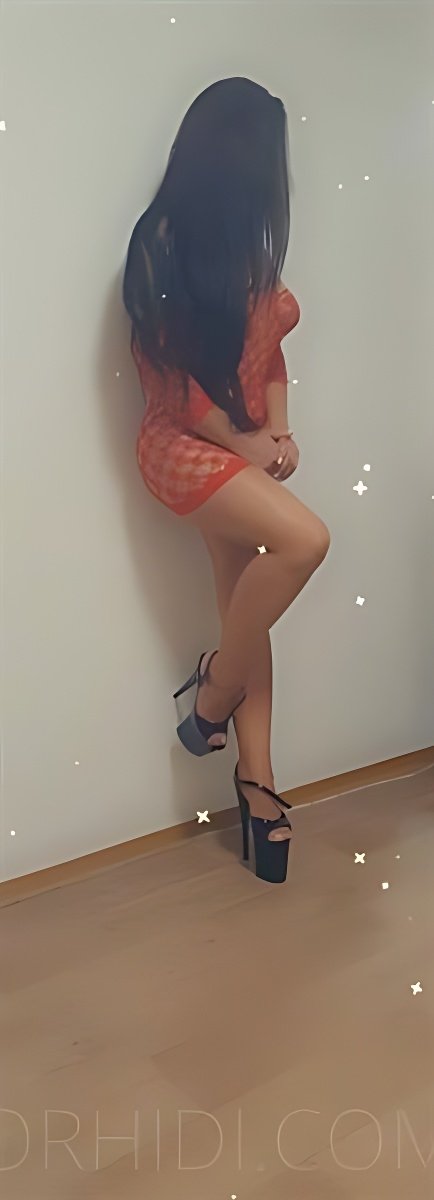 Find Escort Service in Cologne and Enjoy Time With Pretty Girls - model photo Sara