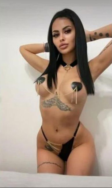 Studio Centric - model photo Jenifferhot