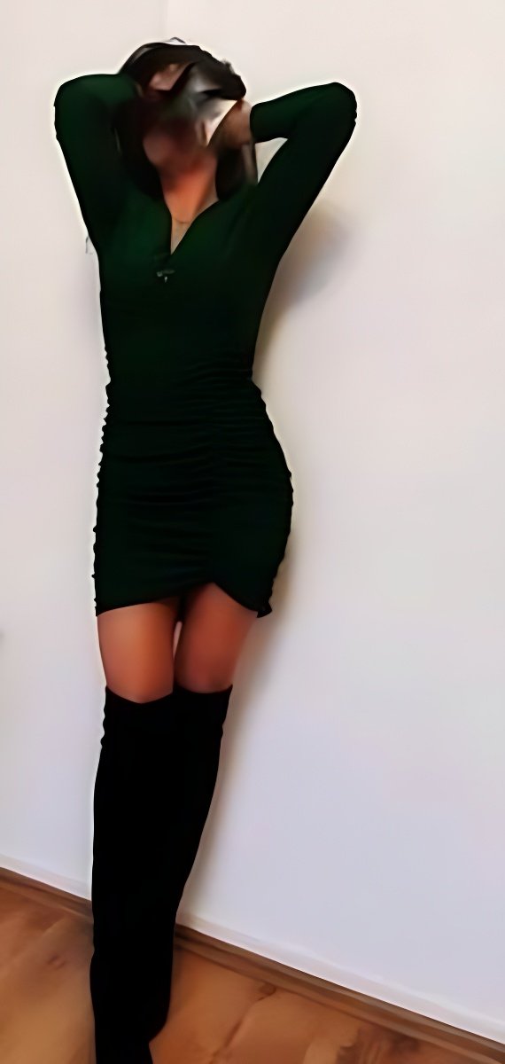 Знакомство с удивительной SARAS TANTRA MASSAGE: Лучшая эскорт девушка - model photo Carla 28j Club Hotcats