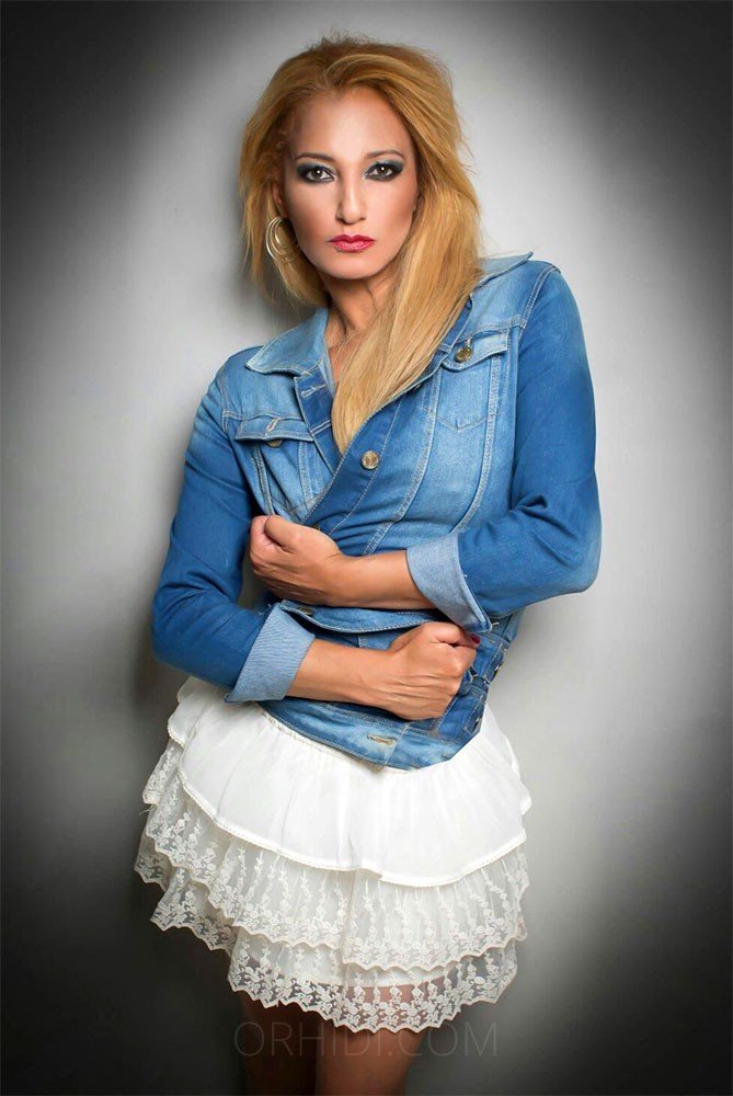 Conoce a la increíble Ylona: la mejor escort - model photo Chris