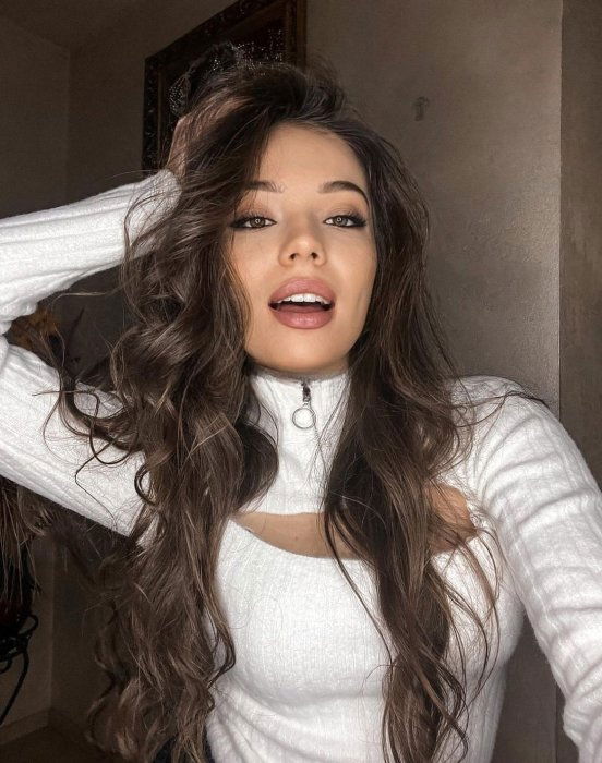 Faszinierende Deepthroat Escort in Paris - model photo Reba