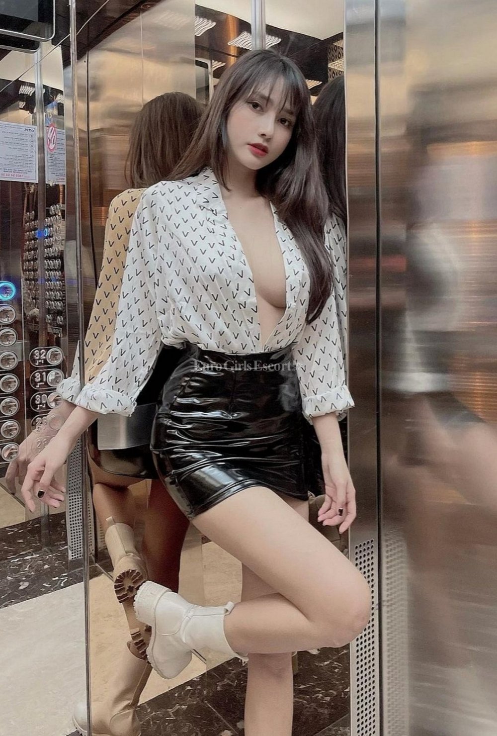 Fascinating Busty escort in Dubai - model photo Wendy