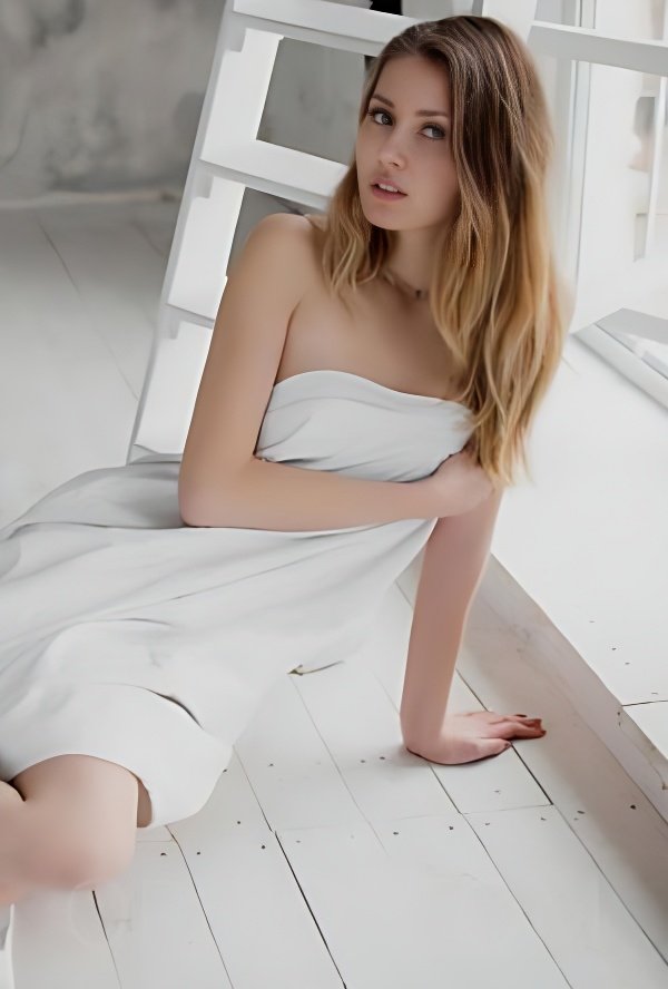 Treffen Sie Amazing Youliana: Top Eskorte Frau - model photo Chantelle
