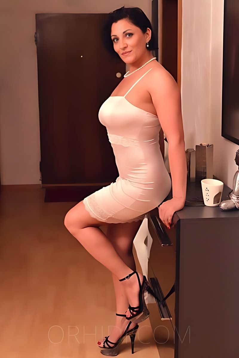 Meet Amazing NADJA BEI ZARTODERHART: Top Escort Girl - model preview photo 2 