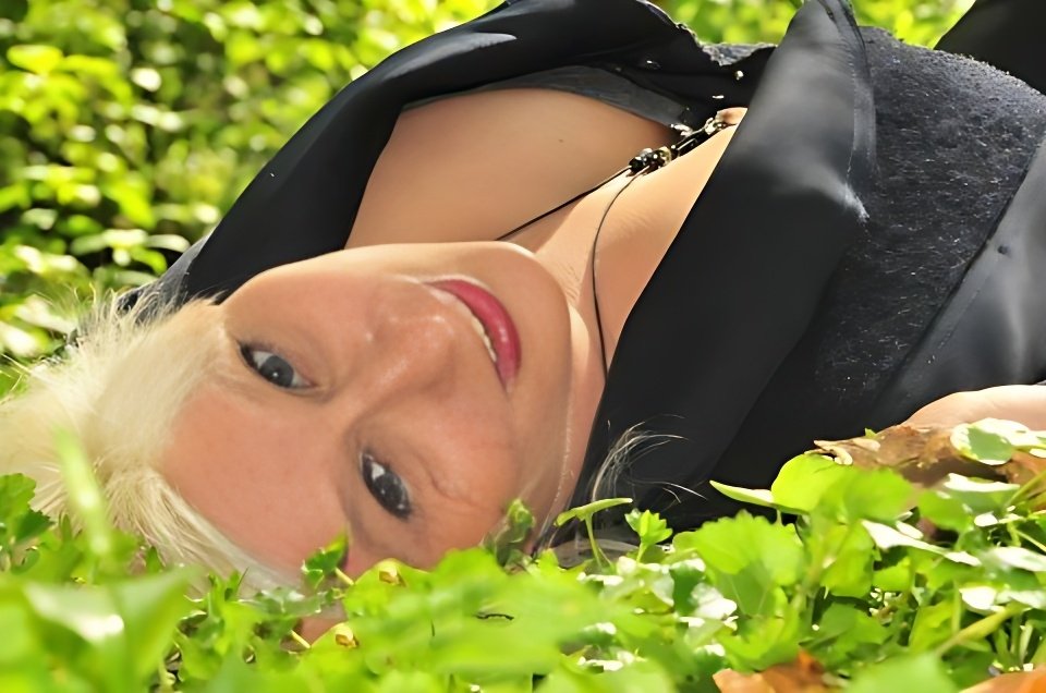 Treffen Sie Amazing Mandy - Himmlisch prickelnd: Top Eskorte Frau - model preview photo 0 