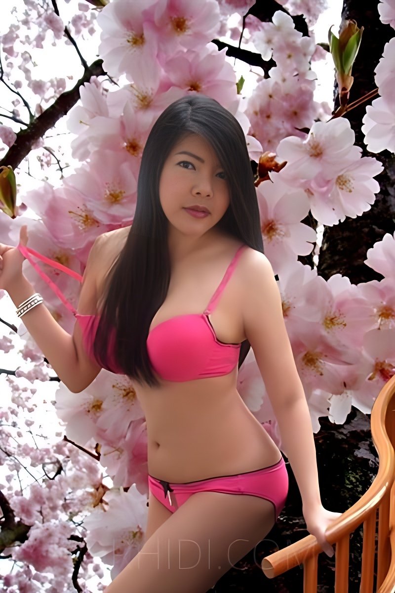 Знакомство с удивительной Wasabi Stark behaart!: Лучшая эскорт девушка - model preview photo 1 