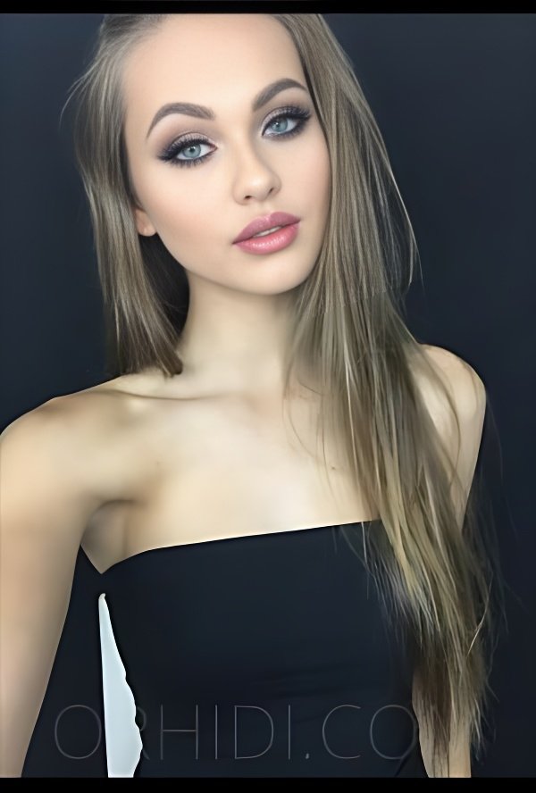 Meet Amazing Alina: Top Escort Girl - model preview photo 0 