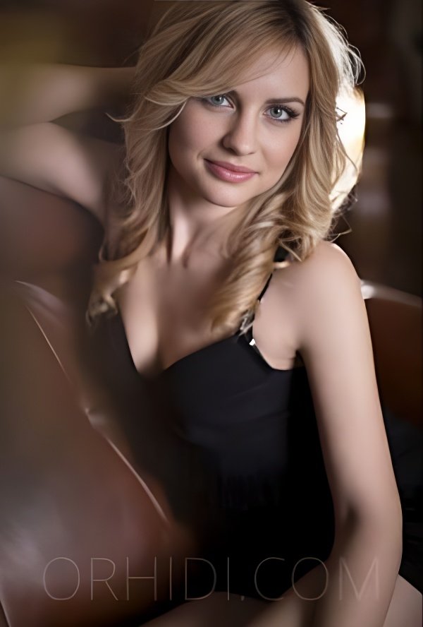 Top Crossdresser escort in Bratislava - model photo Carolina