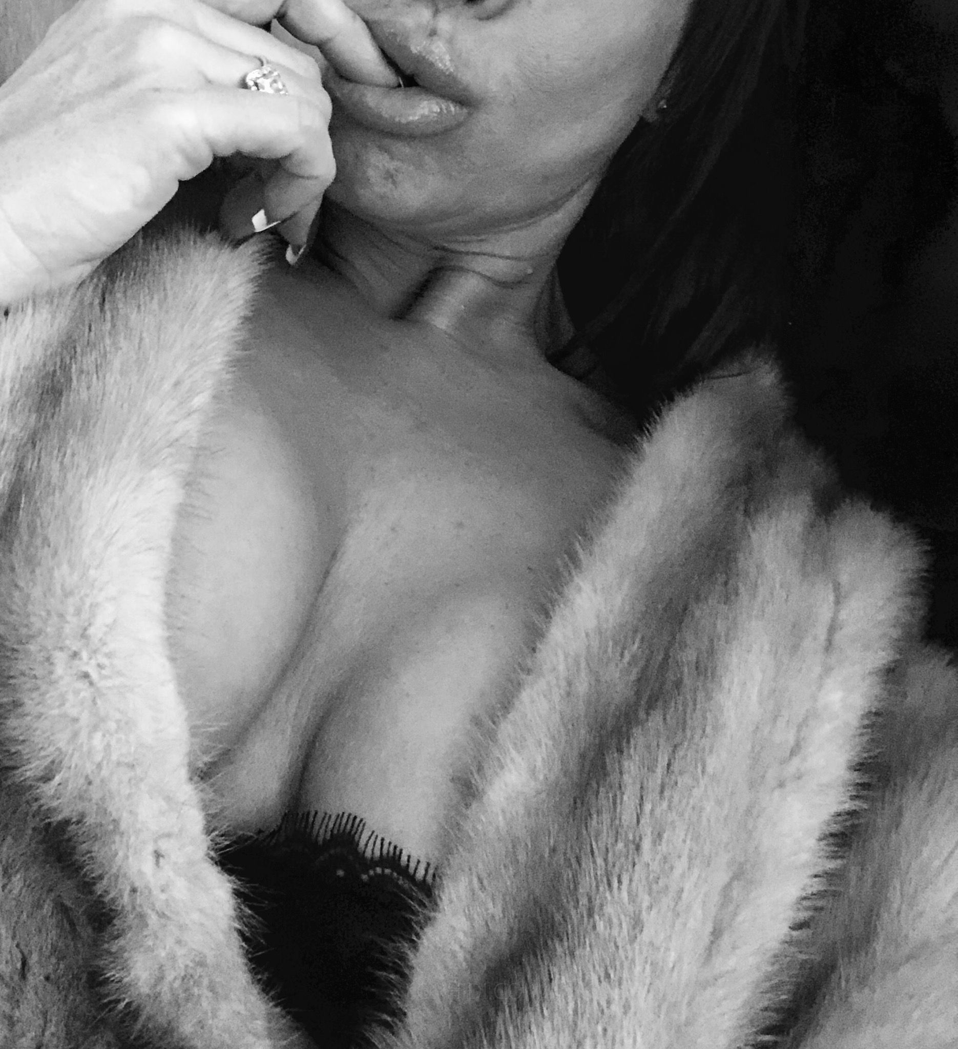 ESKORTE IN Sutton Coldfield - model photo Surrey?Sarah