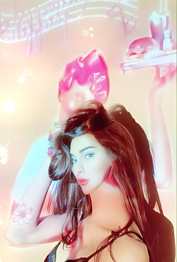 Conoce a la increíble Alara Wolf: la mejor escort - model preview photo 2 