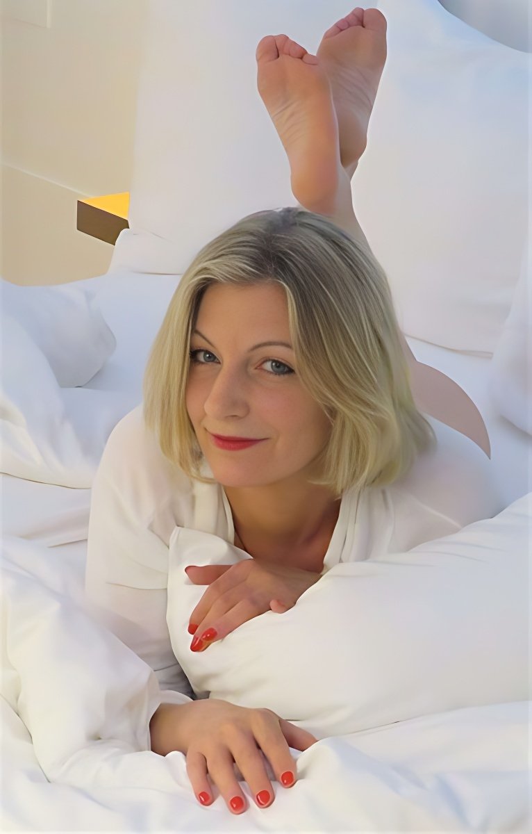 European escort in Arnsberg - model photo Lara Im Massage Studio